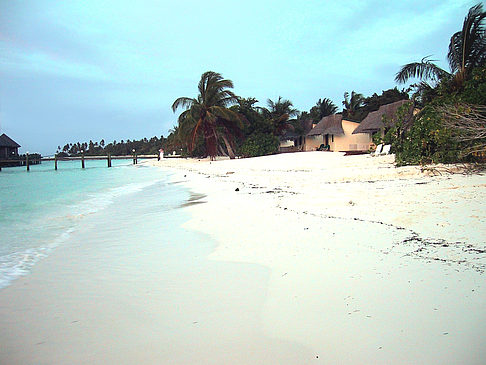 Der weiße Sandstrand der Malediven Fotos