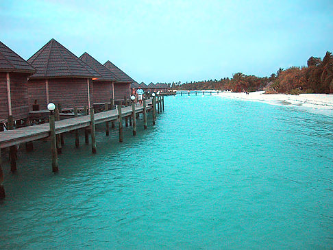 Der weiße Sandstrand der Malediven